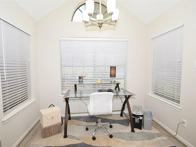 22922 Glenover Dr — Photo 6