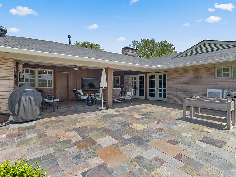 11451 Parkchester Dr — Photo 32