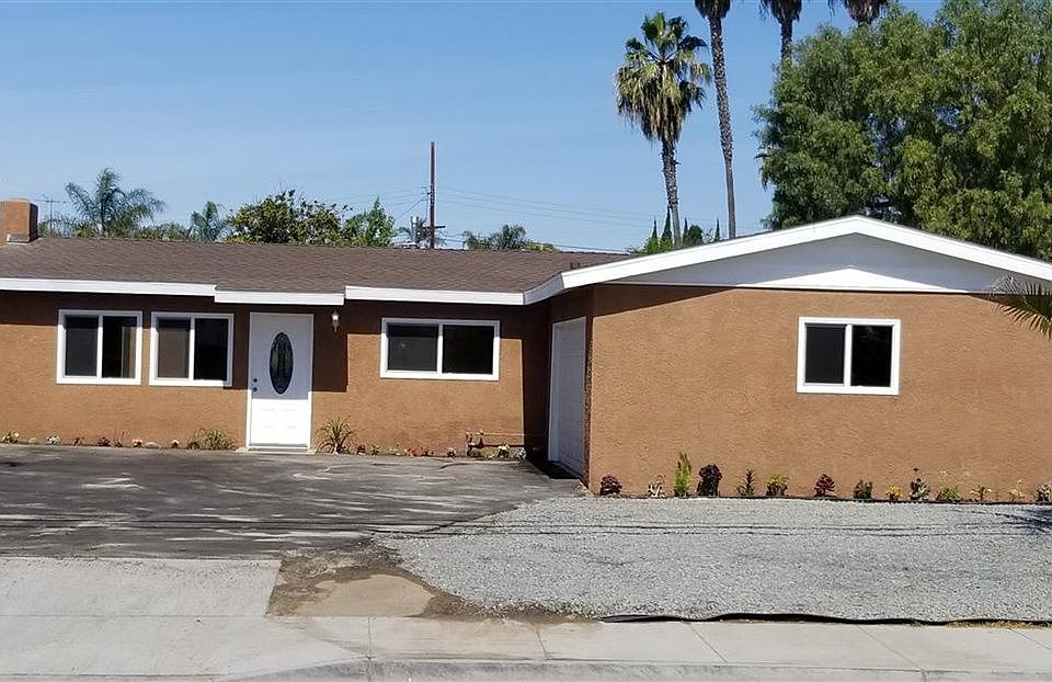2nd image of 562 S Rancho Santa Fe Rd
