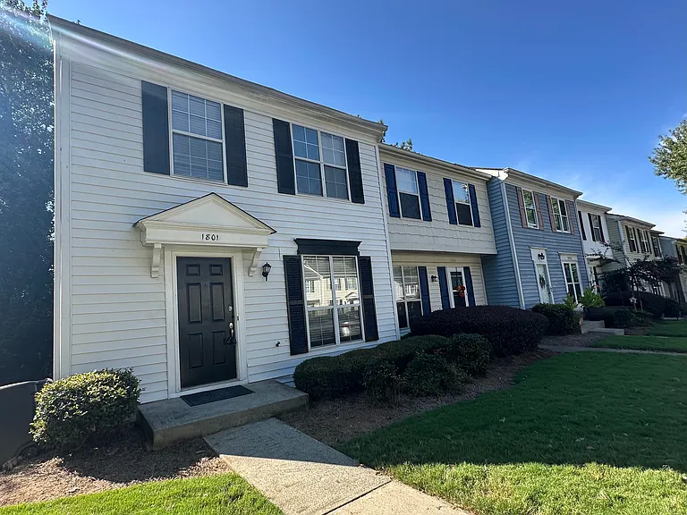 1801 Queen Anne Ct — Photo 26