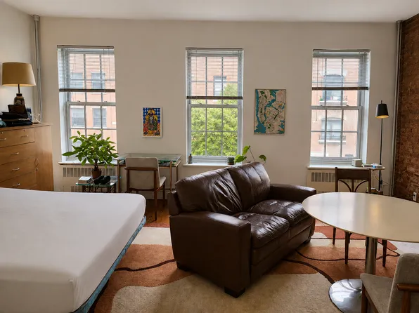 428 W 44th St APT 2F, New York, NY 10036