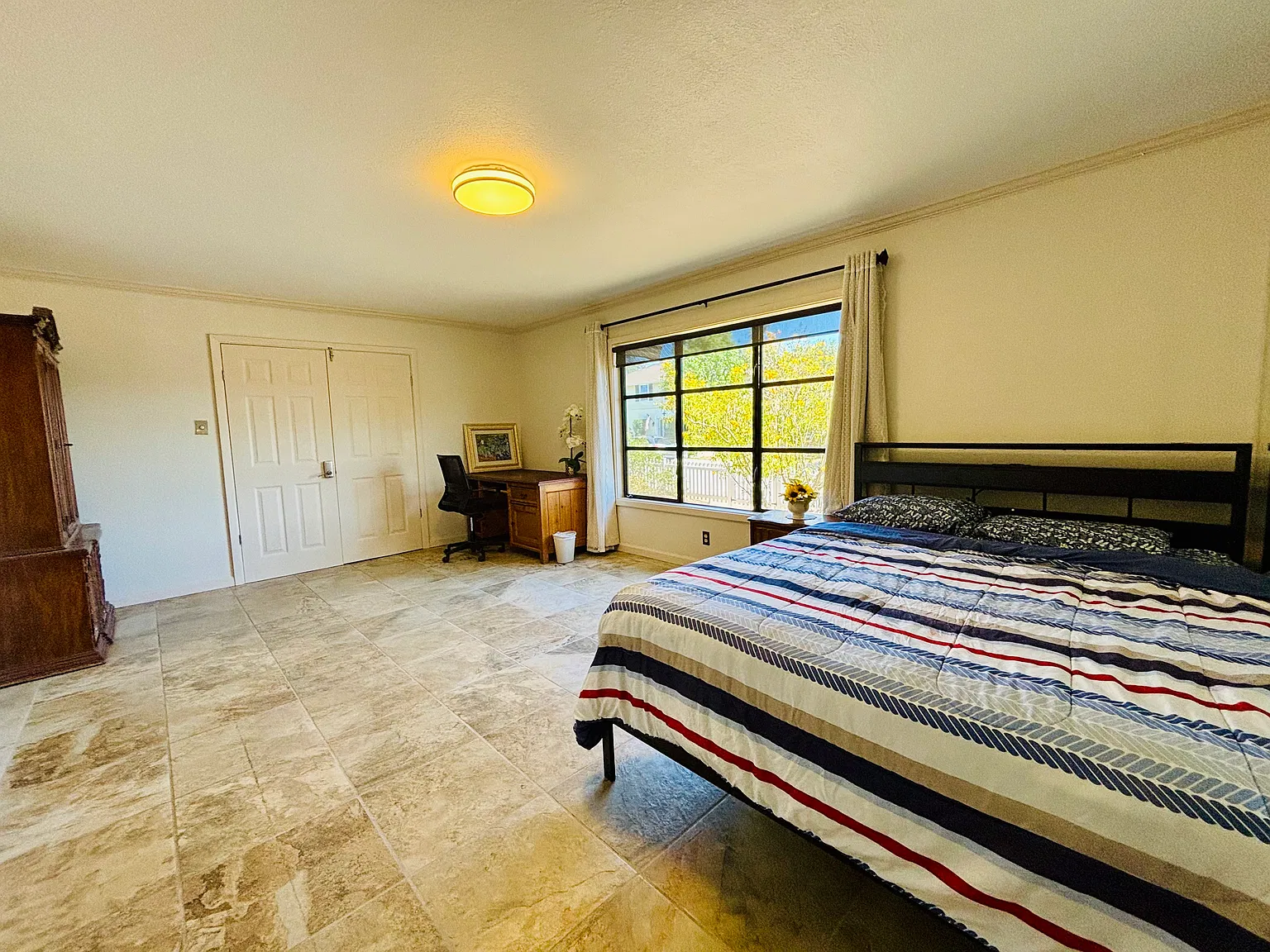 3 bed, 2799 sqft, $1,200 — Photo 1