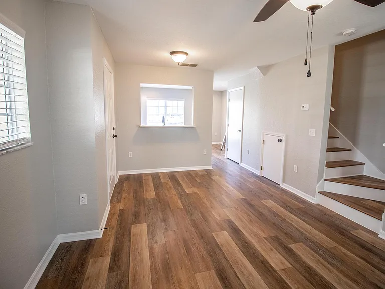 741 E Lime St — Photo 5