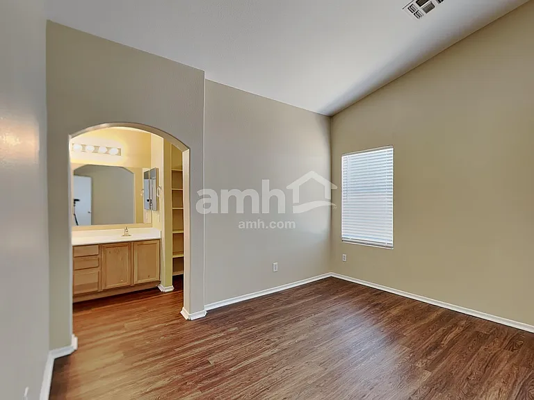 7926 N 54th Dr — Photo 10