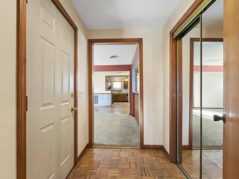 6808 W Forest Preserve Dr — Photo 3