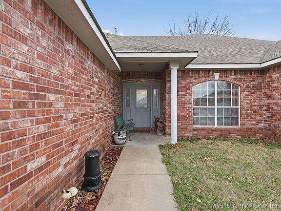 3rd image of 2045 Aspen Dr