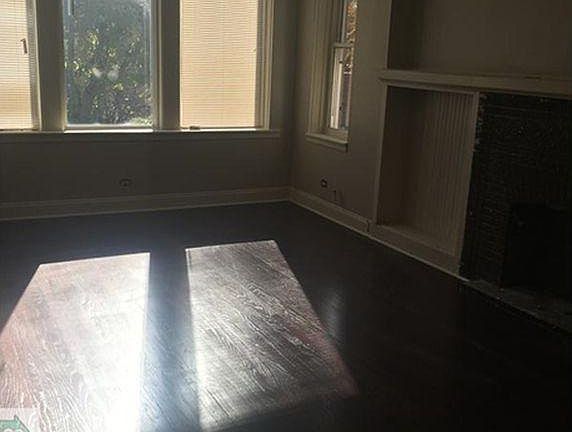 4th image of 3114 W Polk St #2