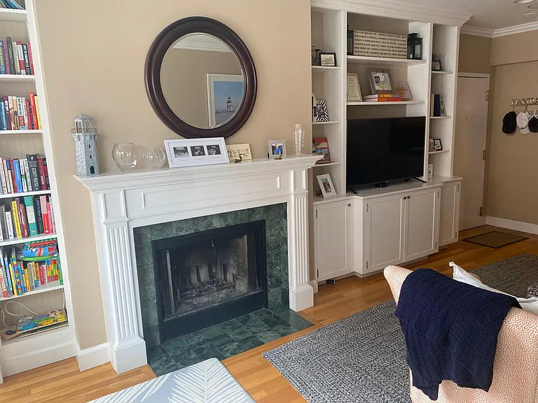 6 Clarendon St #302 — Photo 2