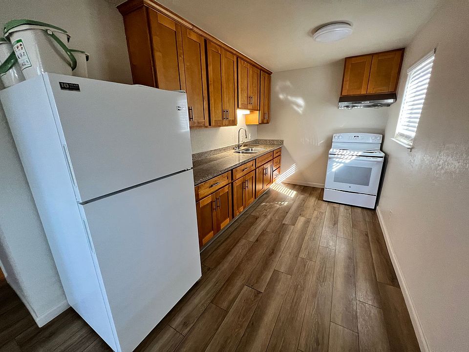 1st image of 558 Grant St APT 1