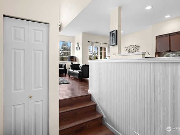 4th image of 18614 NE 57th St Unit#W18614