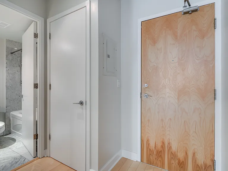 350 Wellington St W #214 — Photo 18