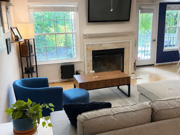 10715 Hampton Mill Ter APT 220, Rockville, MD 20852