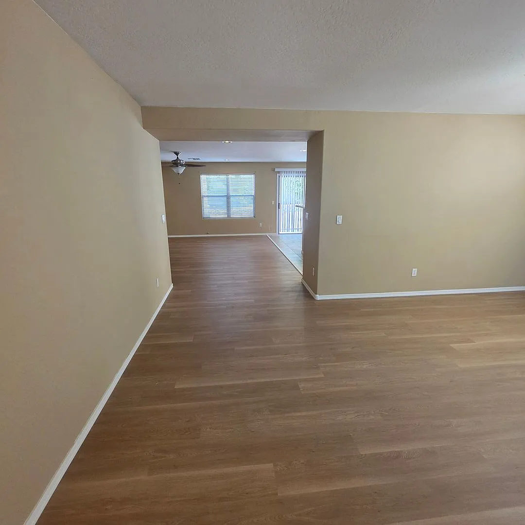 Spacious Surprise Home, Easy Access 303! — Photo 2