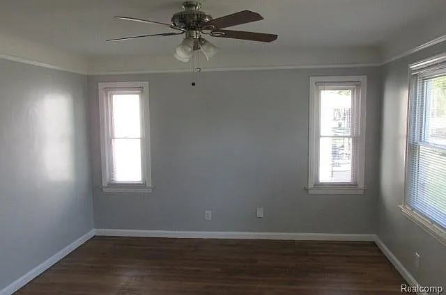 613 Riverbank St — Photo 3