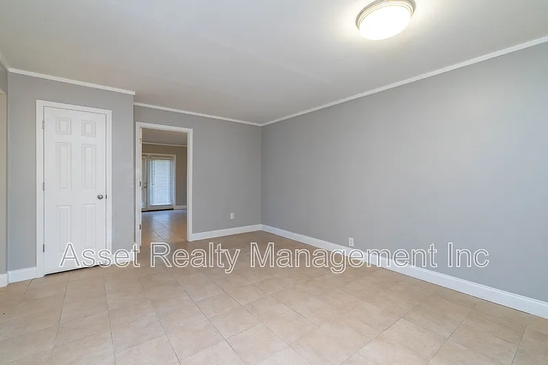 2 bed, 1.0 bath, 928 sqft, $1,395 — Photo 4
