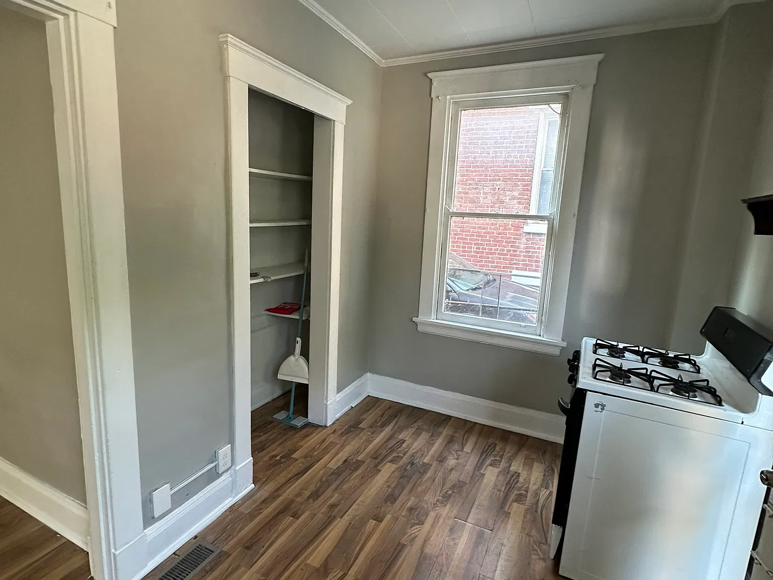 6 bed, 1726 sqft, $4,200 — Photo 3
