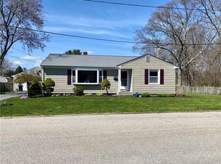 70 Timberland Dr, Riverside, RI 02915