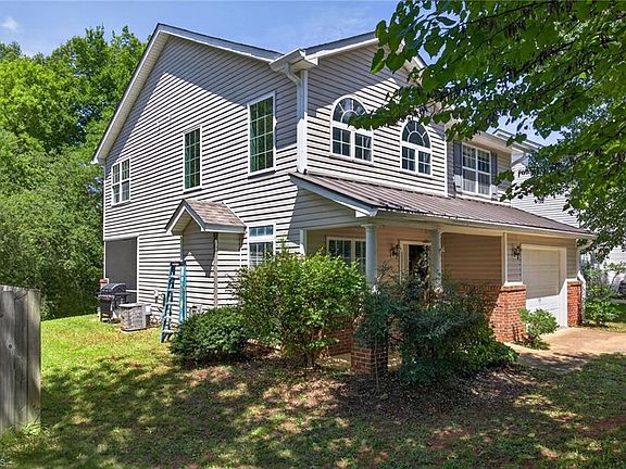 3rd image of 1145 Briarwood Dr