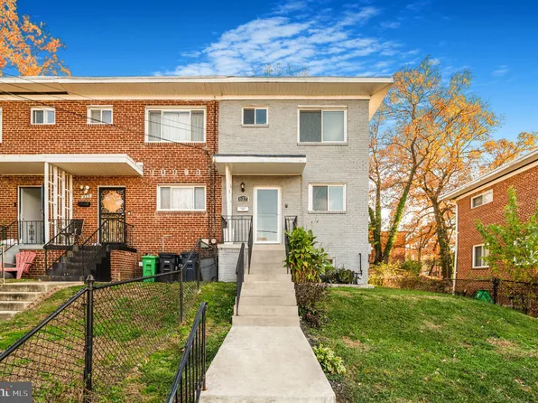 627 Hampton Dr, Oxon Hill, MD 20745