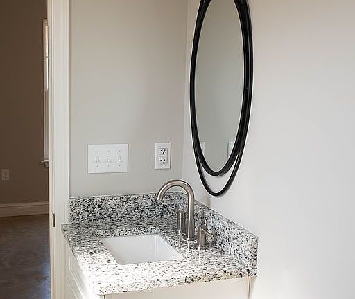 4th image of 1001 Crystal Dr