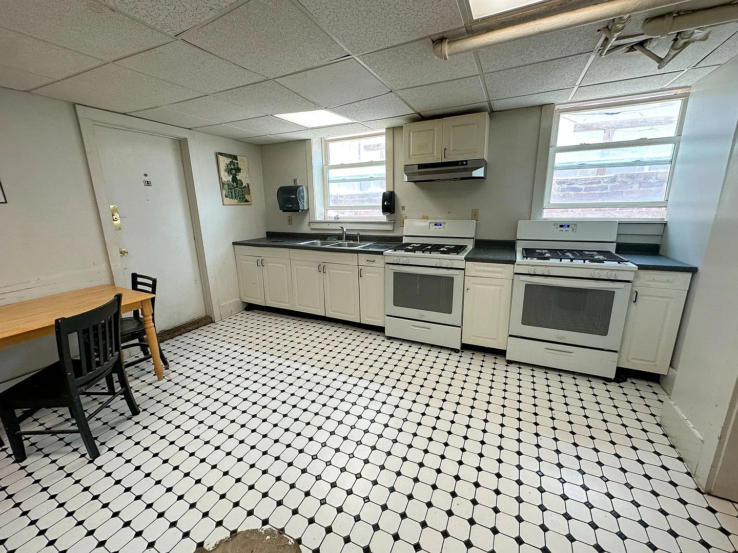 233 Sheldon — Photo 4