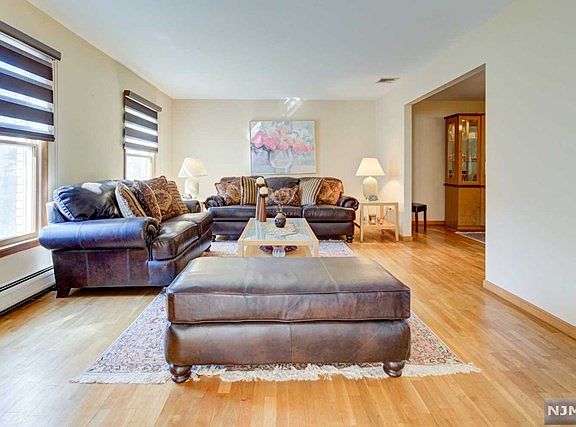 5th image of 688 William Bliss Dr