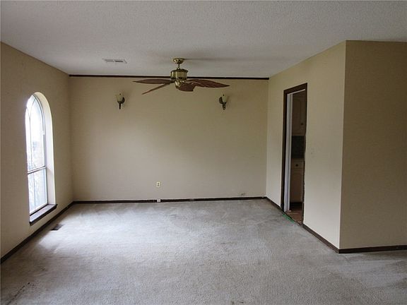 3rd image of 3505 Meadow Ln