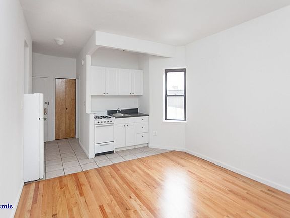 2nd image of 218 E 81st St APT 5C