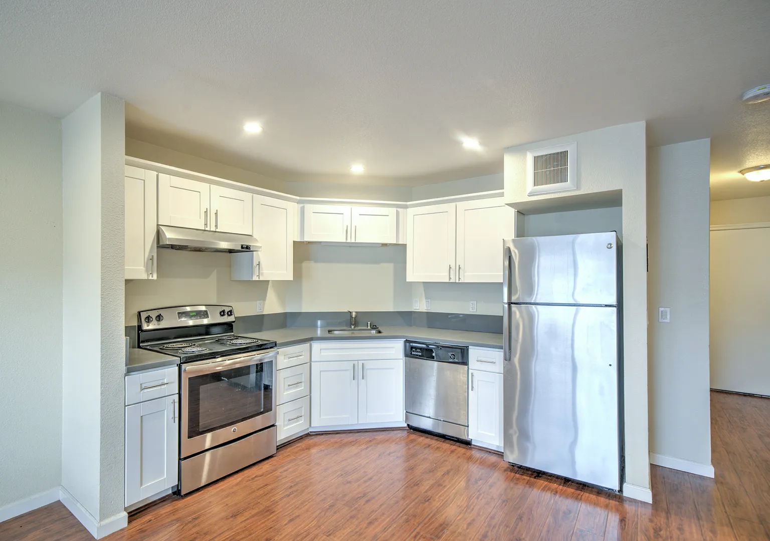 530 24th Street — Photo 2