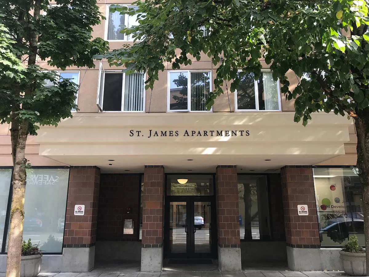 St. James — Photo 2