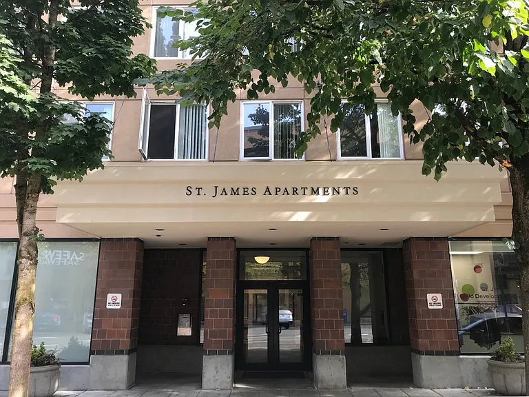 St. James — Photo 2