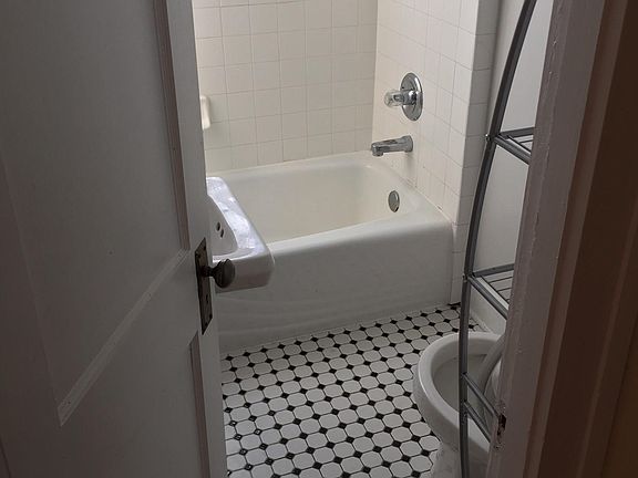 4th image of 416 E Vermont St APT 5