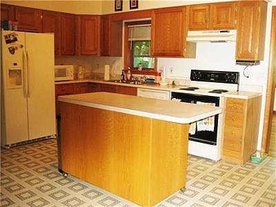 5th image of 33 Oakmount Ave