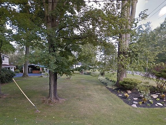 2nd image of 31 Harlem Ave