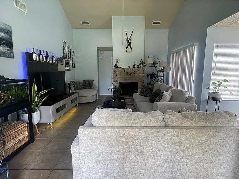19430 Cypress Canyon Dr — Photo 3