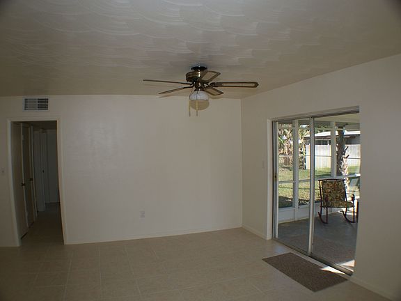 3rd image of 327 Harbor Dr