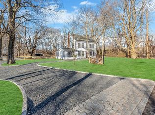 225 South St, Manorville, NY 11949