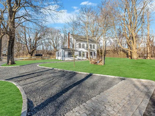 225 South Street, Manorville, NY 11949