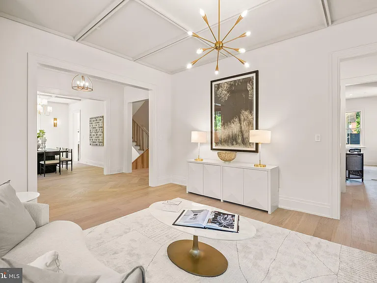 5022 Cathedral Ave NW — Photo 17