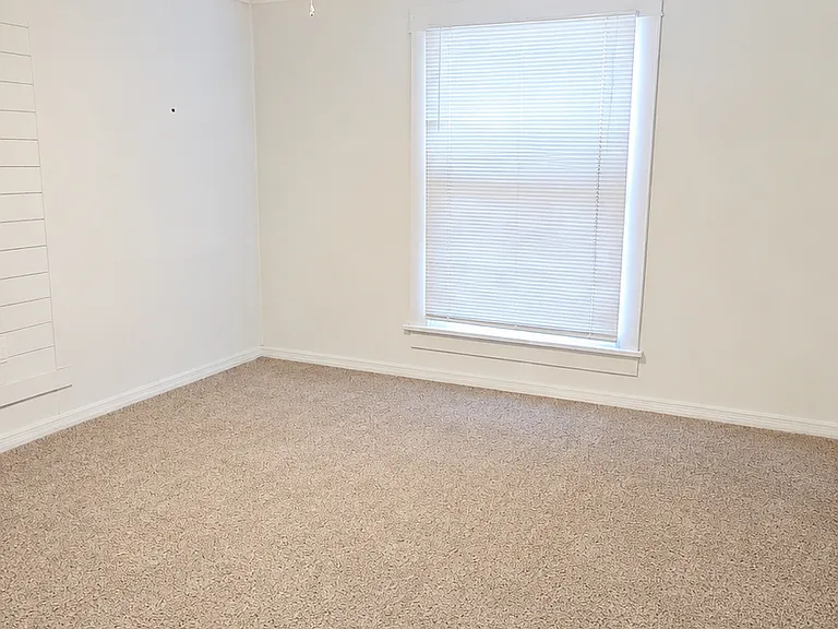 218 W Pulaski St — Photo 7