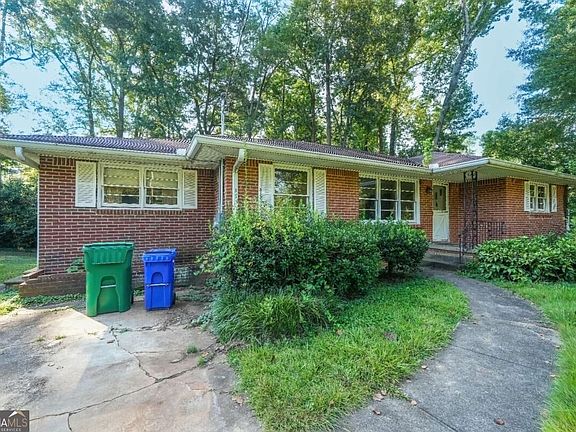 4th image of 2424 Harrington Dr