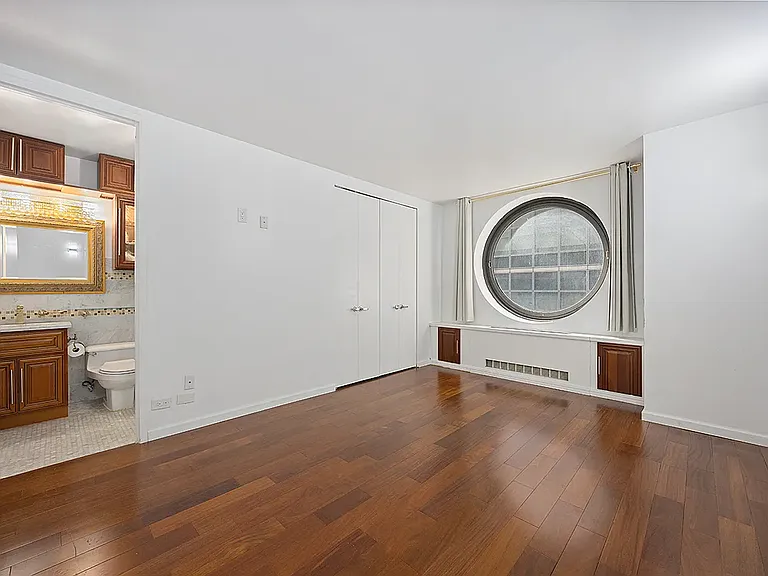 161 W 61st St #3F — Photo 10
