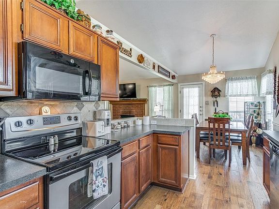 3rd image of 137 Overbrook Dr