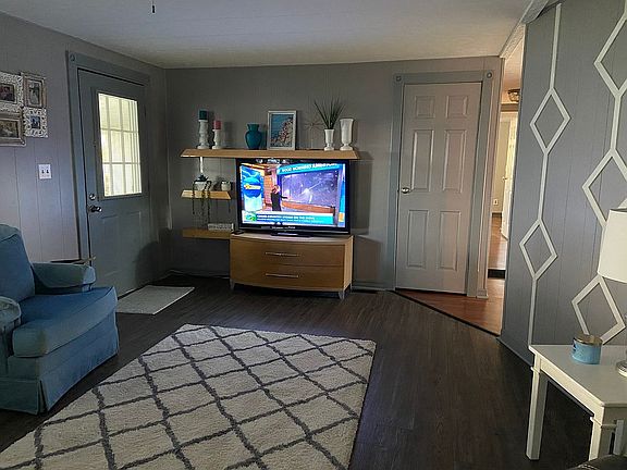 4th image of 114 Queens Dr