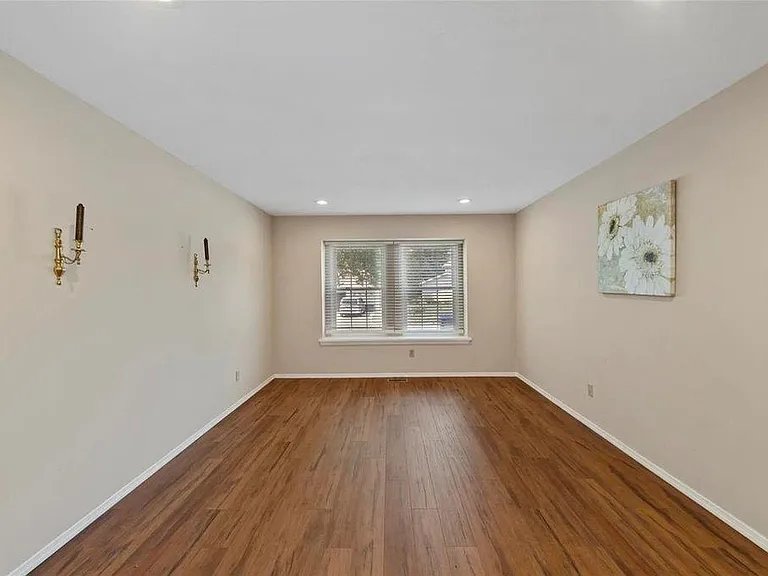 830 Nykiel Ct — Photo 13