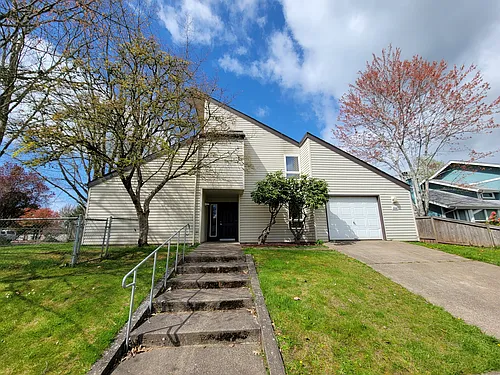 2044 Assumption St Photo 1