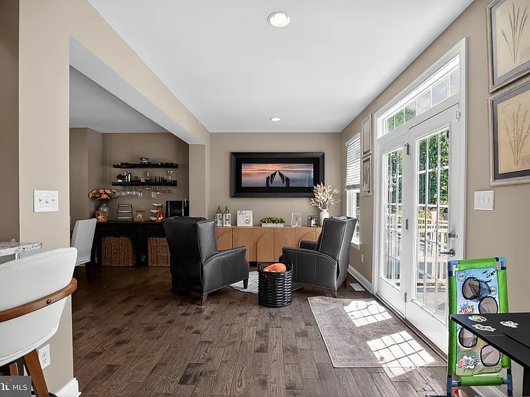 101 Isabelle Ct — Photo 11