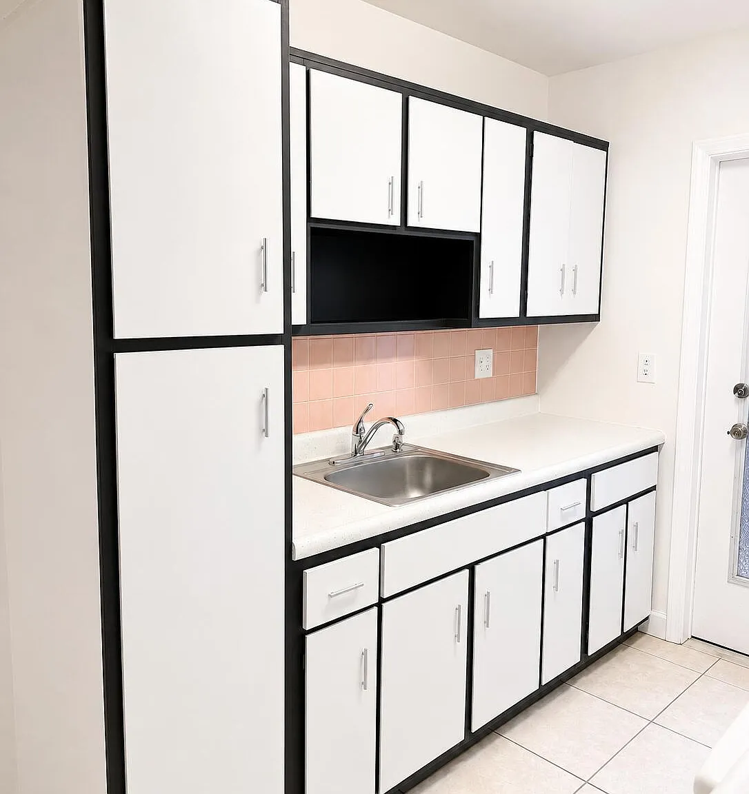 1 bed, 1.5 bath, 700 sqft, $1,599 — Photo 2