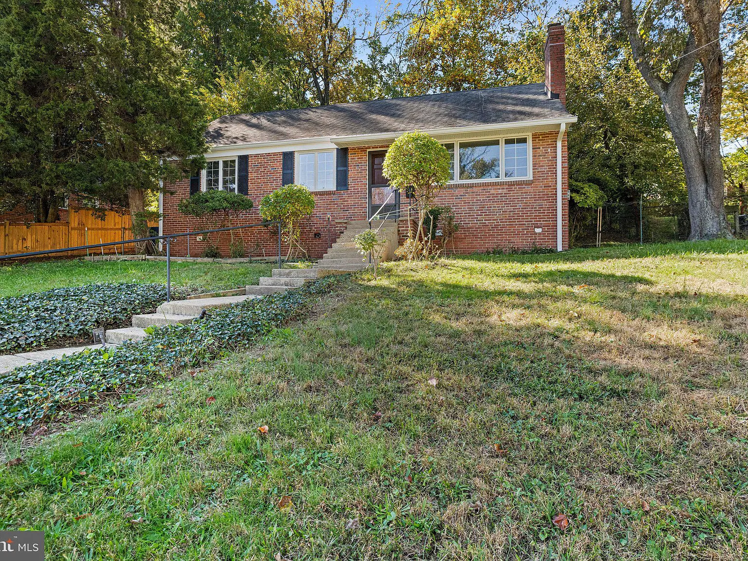 3 bed, 1.0 bath, 1008 sqft, $2,995 — Photo 4