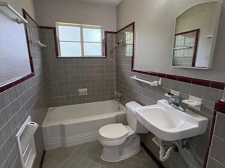 1307 Corona Dr — Photo 16